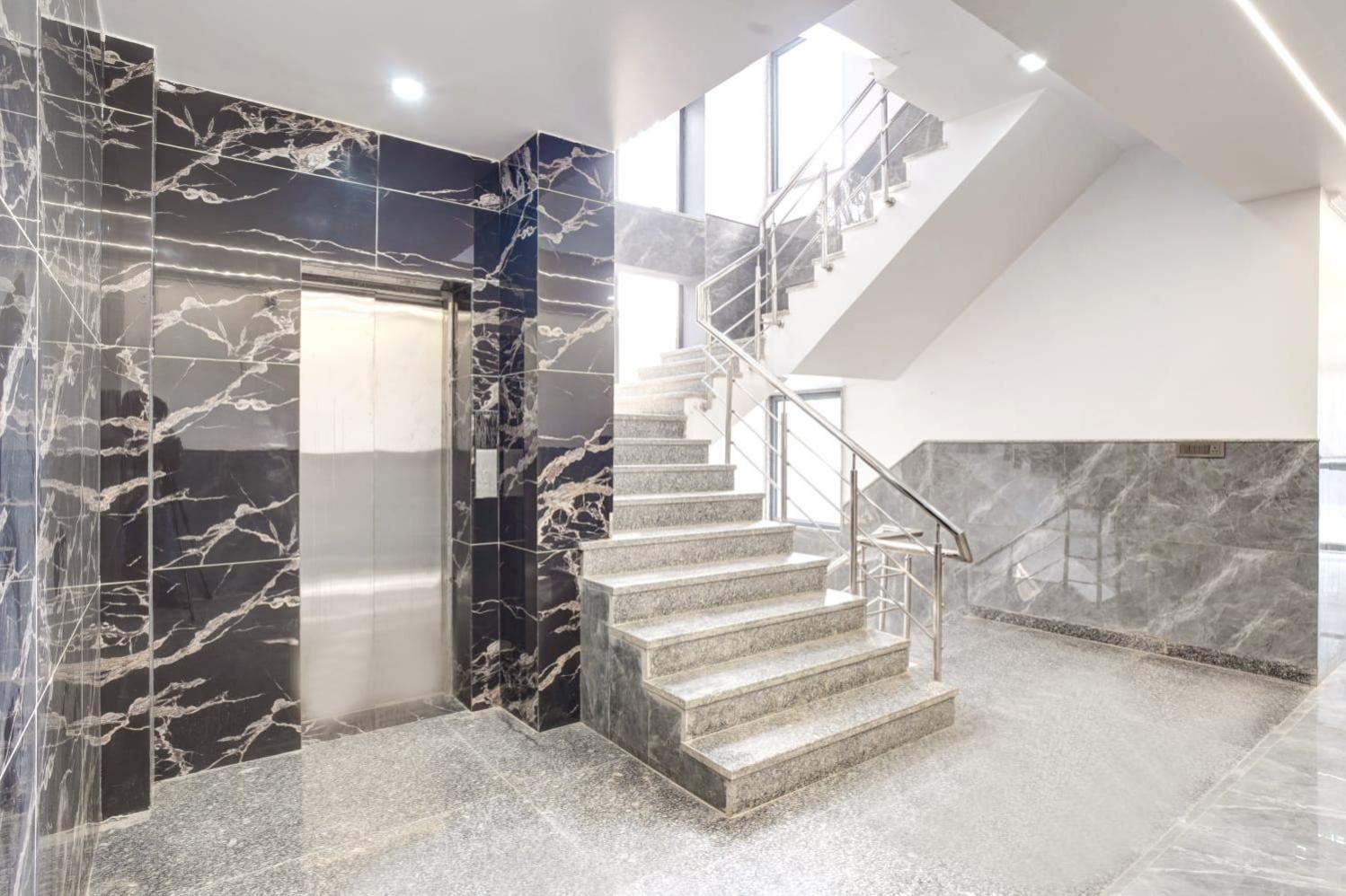 Hotel Elite Grand Near Kailash Hospital 诺伊达 外观 照片