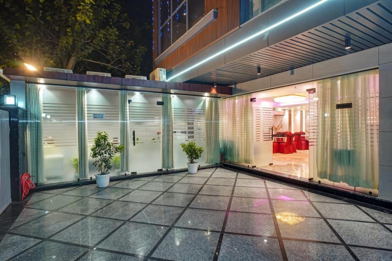 Hotel Elite Grand Near Kailash Hospital 诺伊达 外观 照片